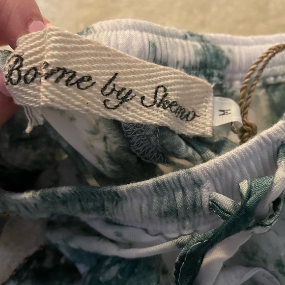 Summer shorts Size Medium - Picture 3 of 7